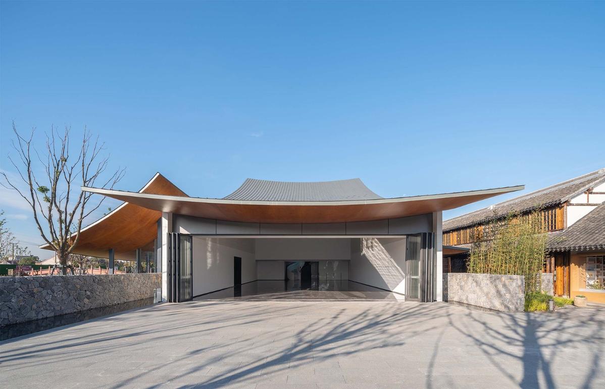 25_展廳幕墻可開啟，實現室內外展陳空間融合（開啟狀態）_?此間建筑攝影.jpg